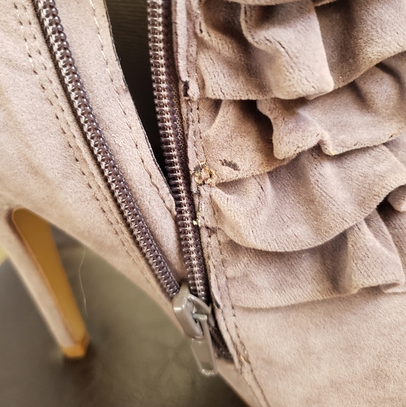 Fahrenheit Ruffle Ankle Boot - Picture 8 of 8